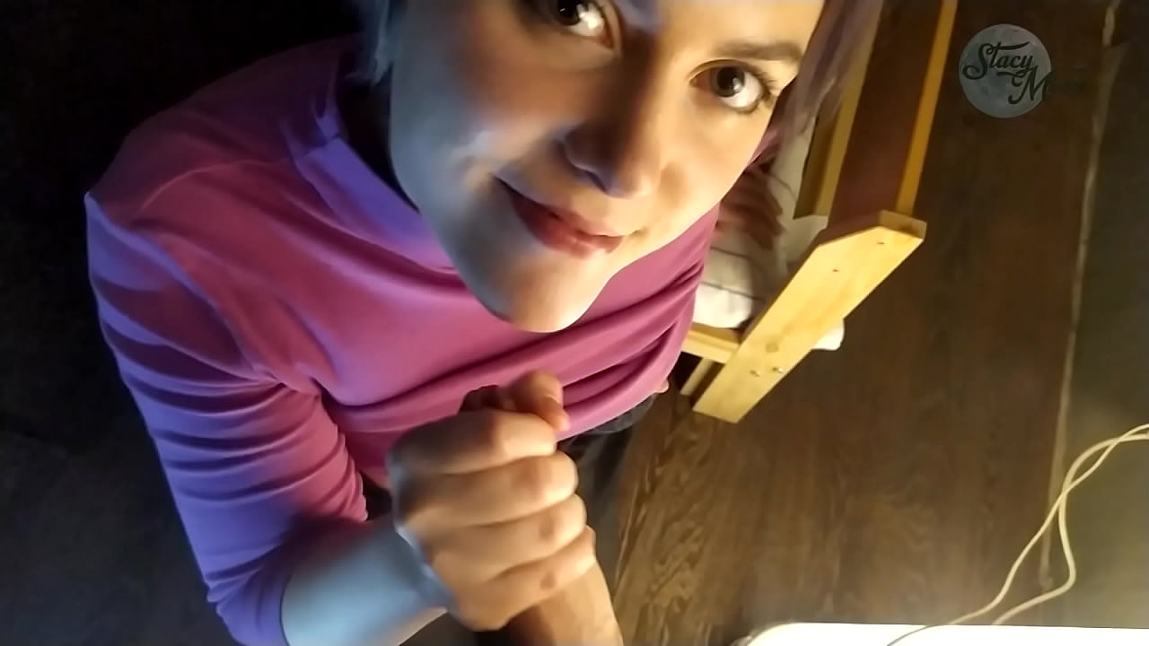 Karaniwang Russian home porn na may plot ng titi at masarap na lagok