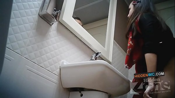 Nakatagong footage ng camera sa banyo ng mga babae (1)